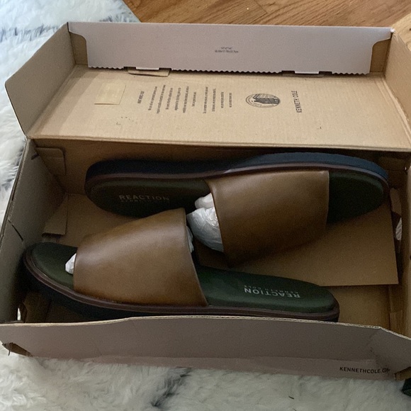 Kenneth Cole Men’s Slides. New slides. Indented on left shoe due to storage. - Picture 5 of 5
